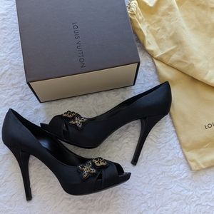 NIB- Louis Vuitton Peeptoe Heels